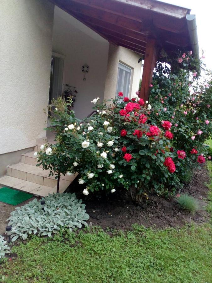 Uj Elet Weekend House Villa Balatonkeresztúr Exterior foto